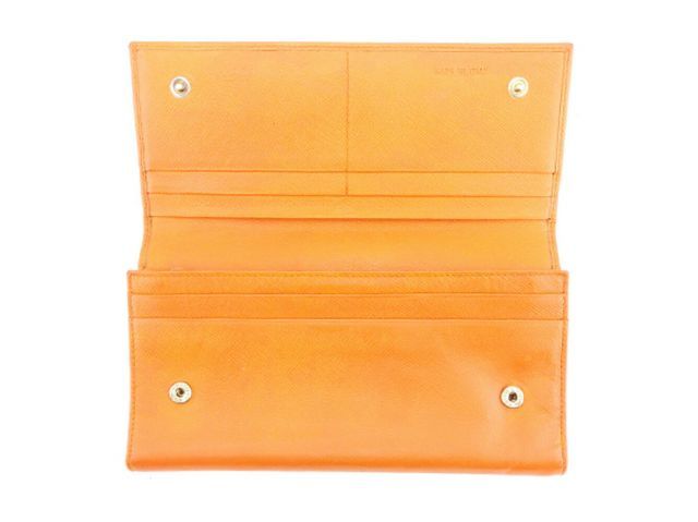 美品‼️プラダPRADA オレンジ　L字ファスナー　レザー 美品‼️プラダPRADA オレンジ L字ファスナー レザー - メルカリ
