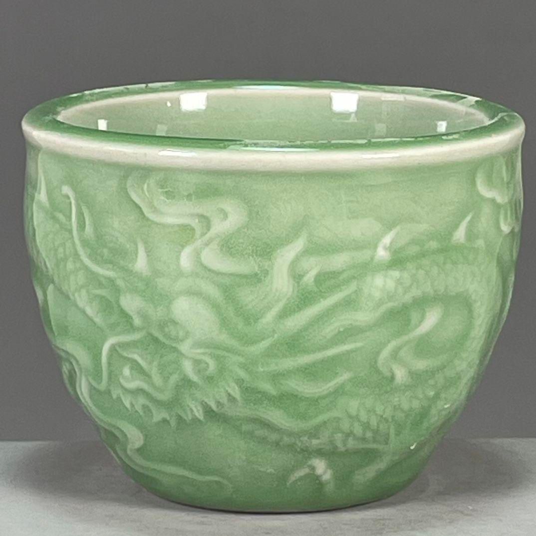 龍泉青磁竜紋壺杯 湯飲 主人杯 陶磁器 現代工芸品 美術品 装飾品
