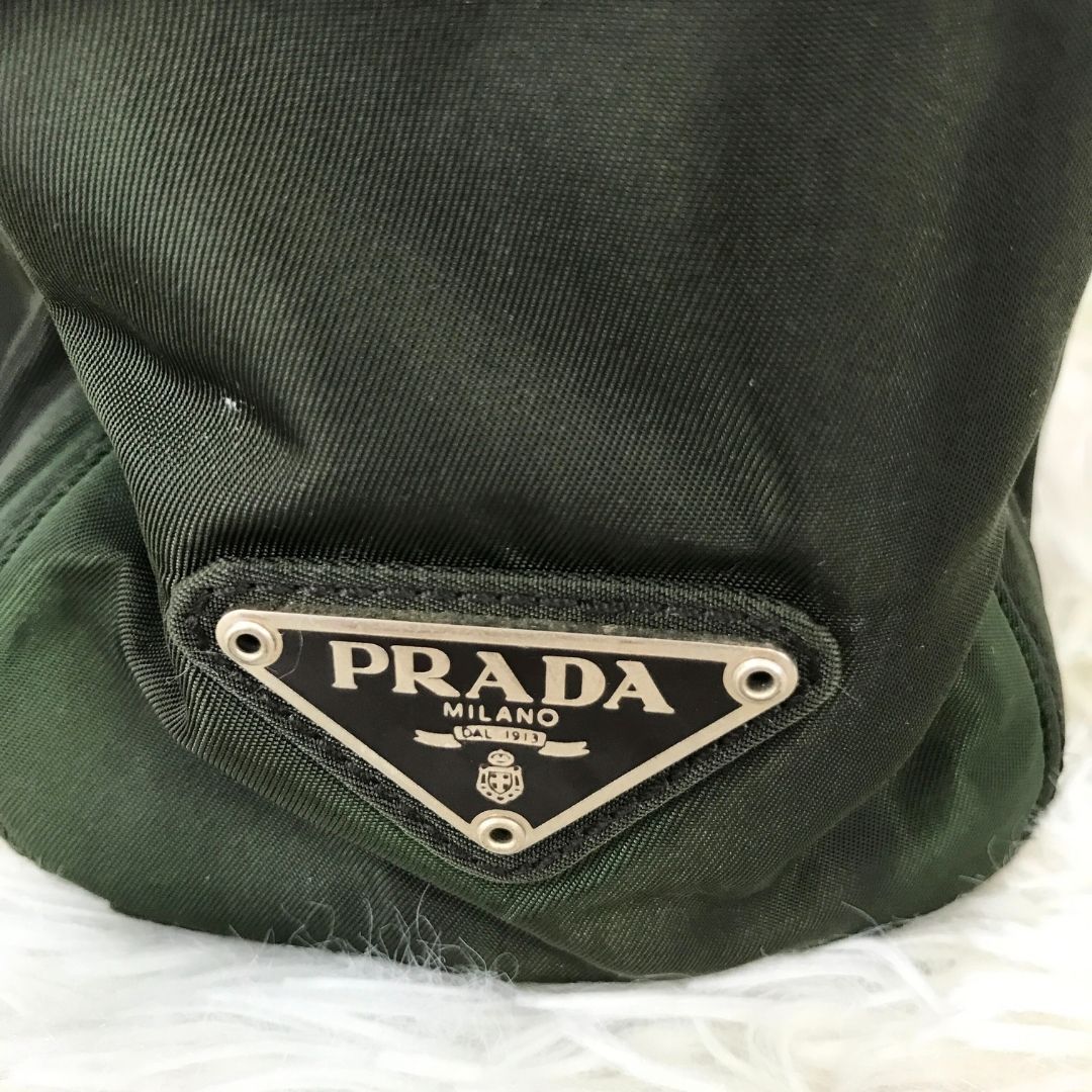 PRADA プラダ トートバッグ ハンドバッグ ナイロン カーキ グリーン アクリルハンドル プラスチックハンドル 三角ロゴ 三角プレート - メルカリ