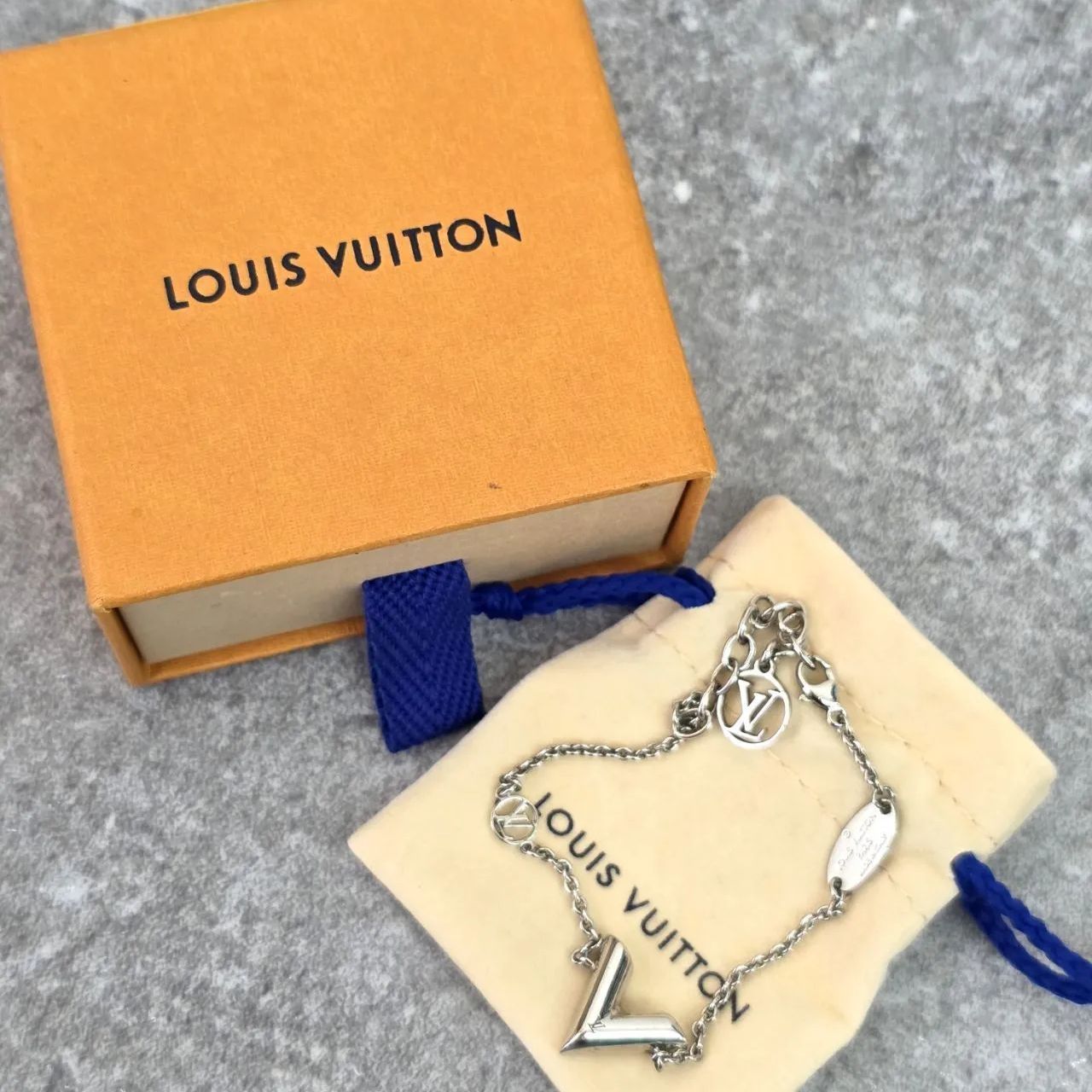 ☆ LOUISVUITTON ルイ ヴィトン ブレスレット エッセンシャルV