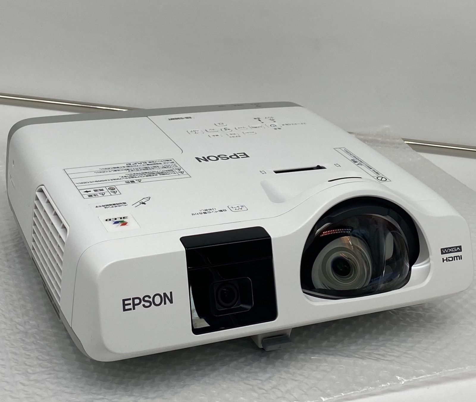 超短焦点プロジェクター EPSON EP-536WT短焦点プロジェクター 