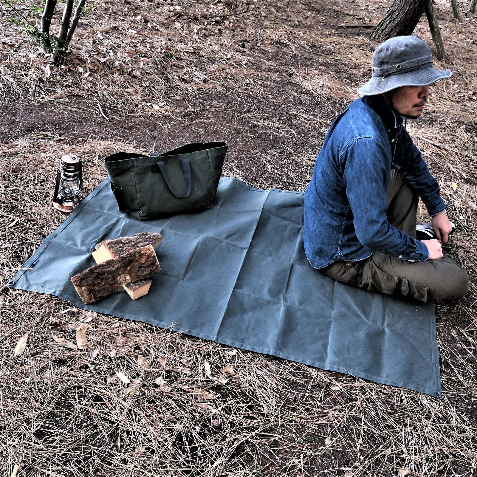 新着商品 HOBI 三代目サバイブシート4L 200×200cm グランドシート 軽上質帆布 撥水パラフィン加工 無骨でタフ 軽量 頑丈ハトメ 軍幕 ブラックオリーブ MADE IN JAPAN