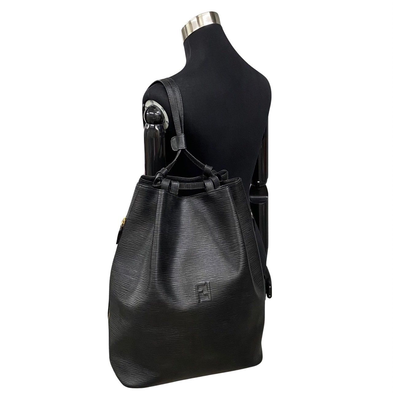 極美品⭐️FENDI フェンディ ショルダーバッグ FF金具 エピレザー 黒 美品 希少品 FENDI フェンディ FF ロゴ 金具 エピレザー 本革