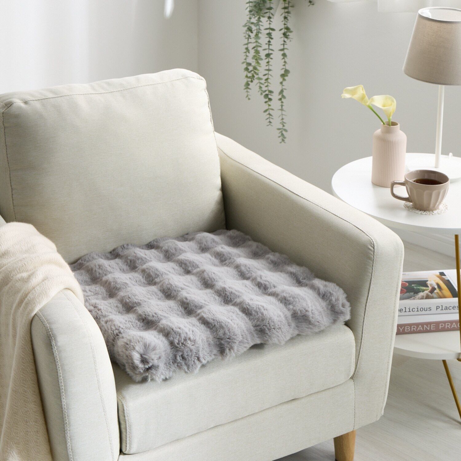 新品未使用 ソファーの座面に敷いて 快適な座り心地復活！ふわふわファータッチ ソファーシート  シルバー 1人掛用【参考価格￥7,390-】
