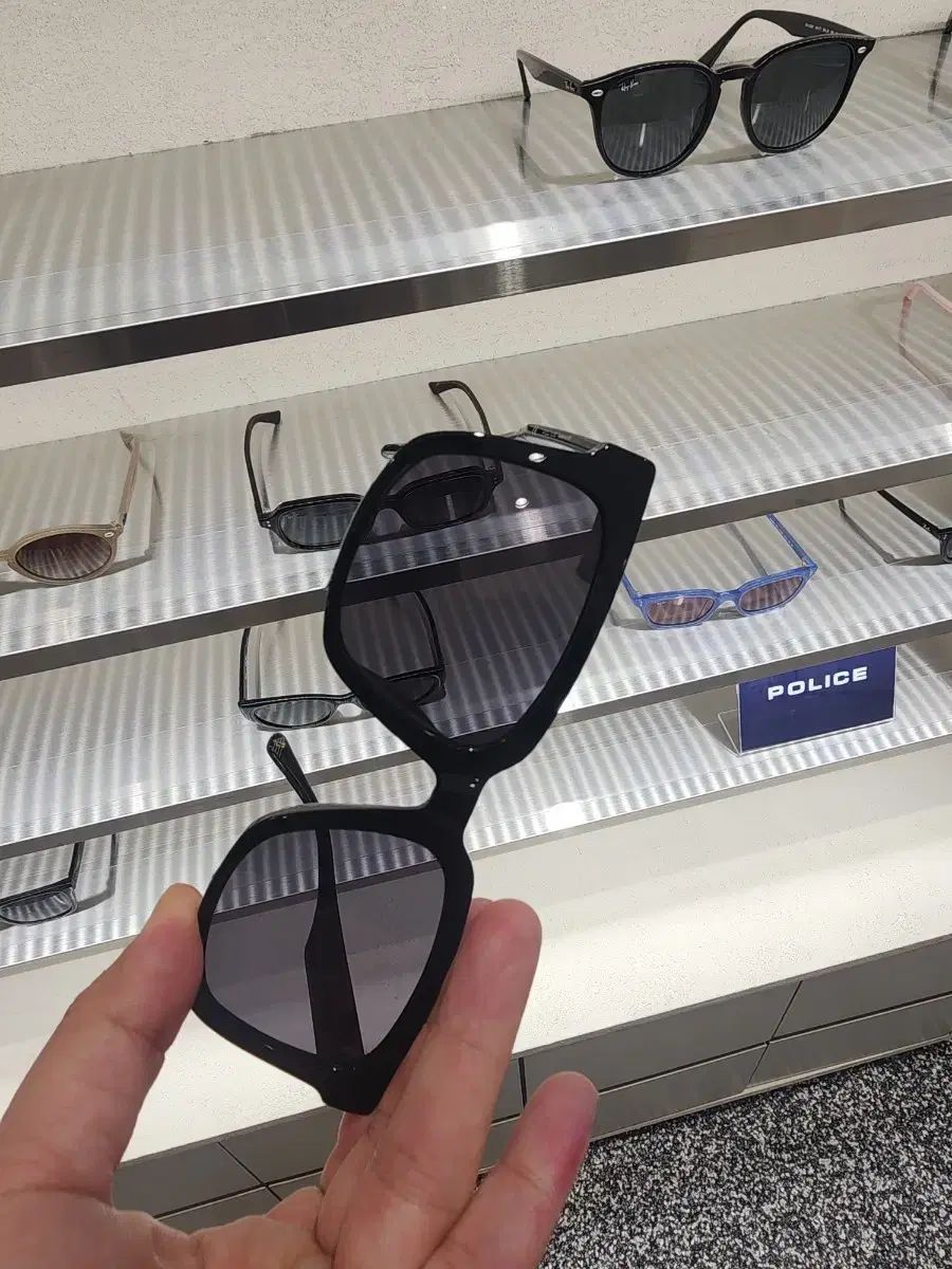 ポリス サングラス ユニセックス 25年 ロッテデパート