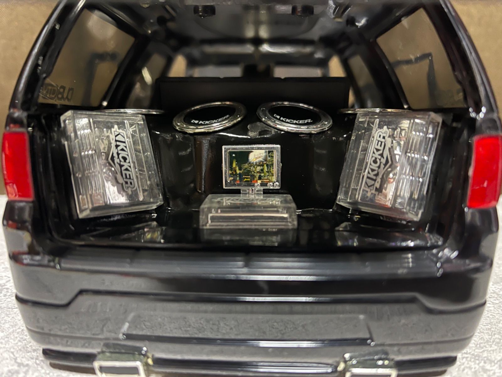 DUB CITY 1/18 ミニカー リンカーンナビゲーター アメ車 - メルカリ