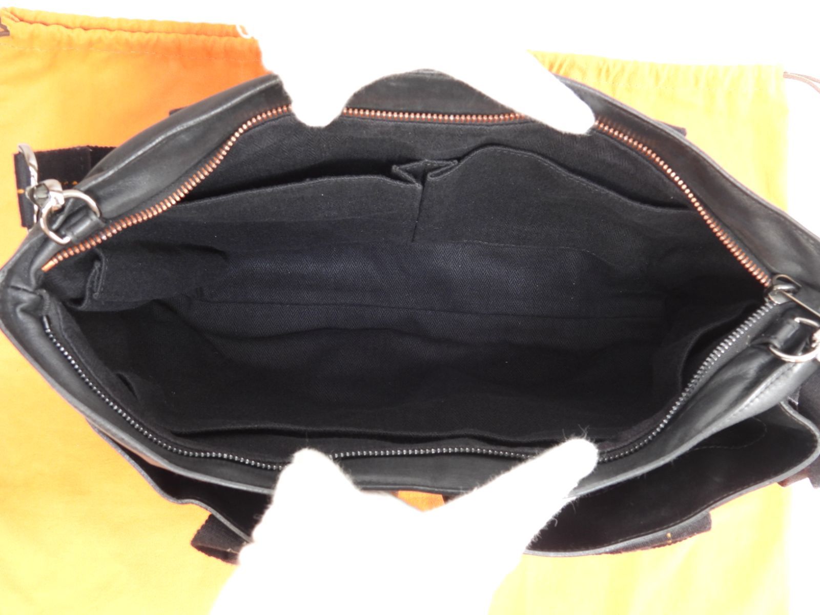 クロスボディバッグ