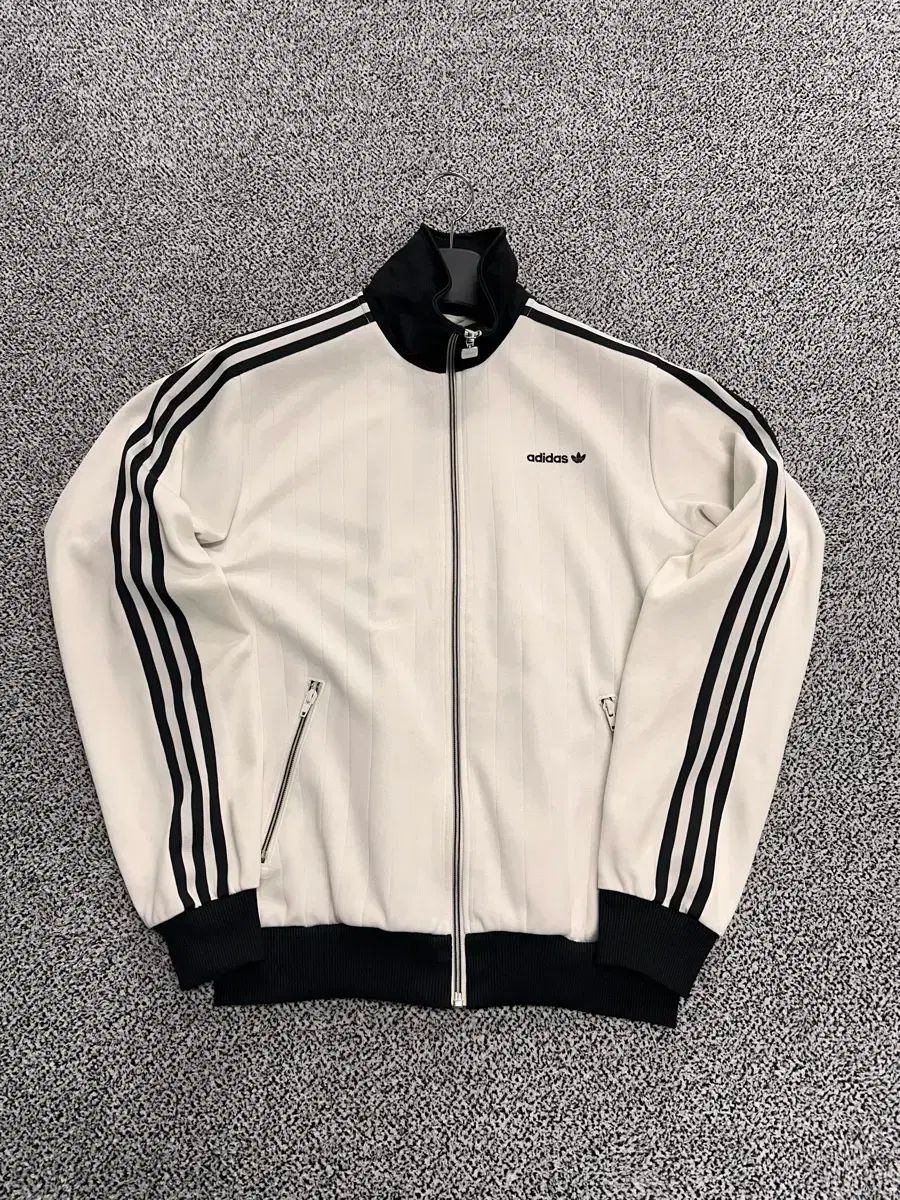 【雷市場（ポンジャン）商品韓国直送】 adidas(アディダス) 大隊長 ベッケンバウアー 白×黒 ジャージ トラックトップス