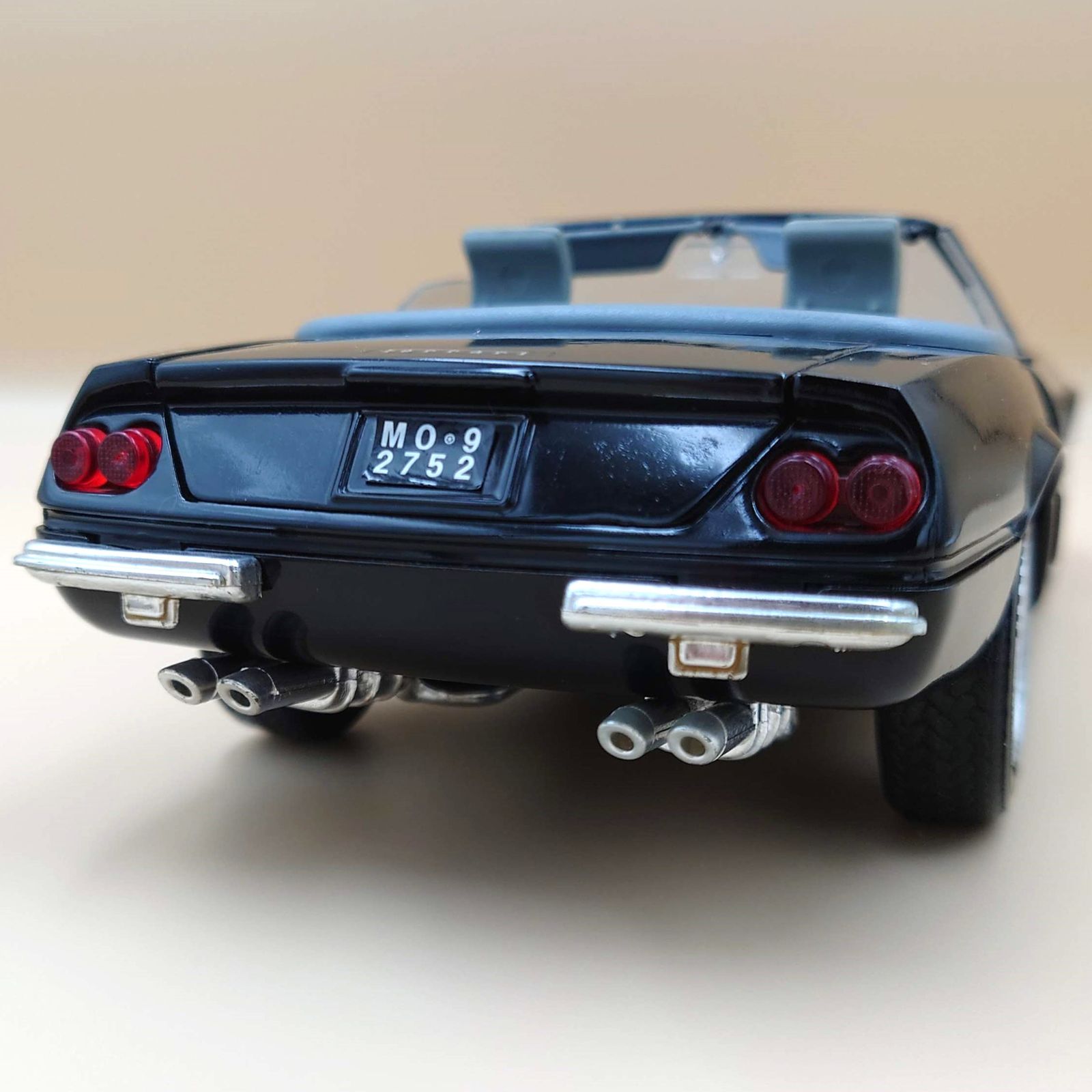 1/18 フェラーリデイトナ365GTS/4 カブリオレ ブラック FERRARI
