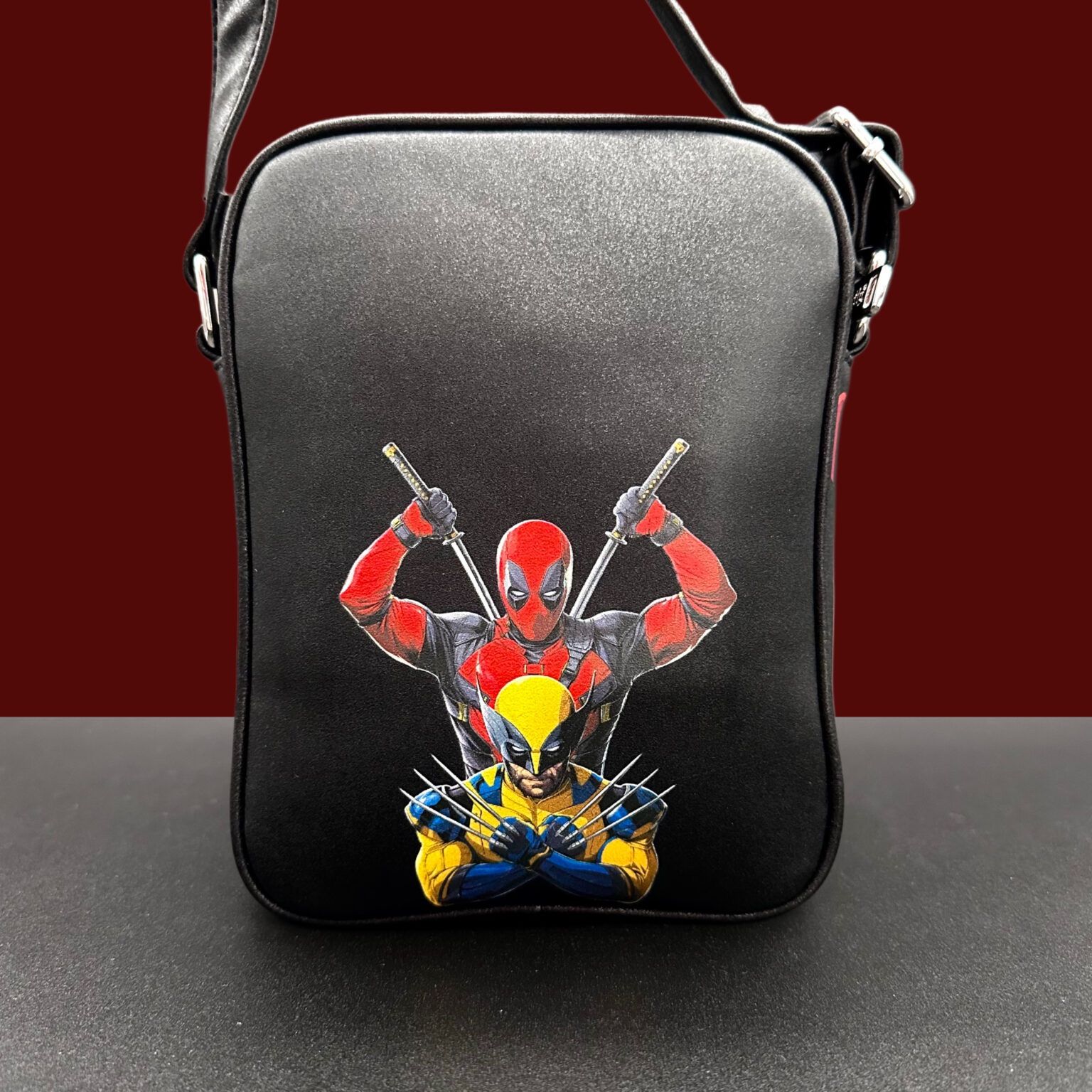 ラウンジフライ マーベル デッドプール 3 クロスボディ バッグ - ショップ loungefly-hk ショルダーバッグ - Pinkoi