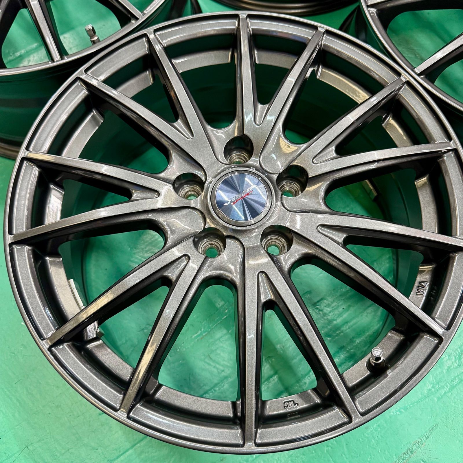 weds(ウェッズ)VELVA(ヴェルヴァ)SPORT 17インチホイール weds(ウェッズ)VELVA(ヴェルヴァ)SPORT スタッドレス付き17