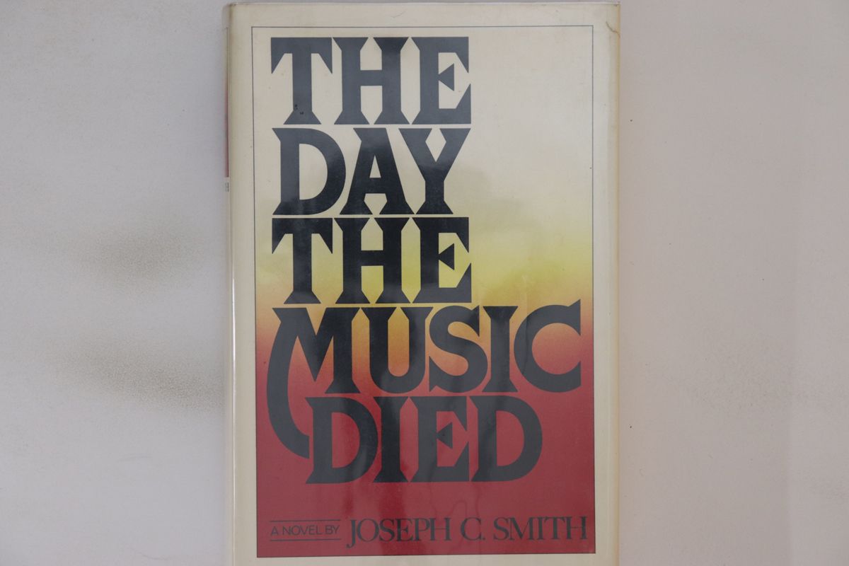 英BOOKS Joseph C. Smith Day The Music Died GP843 GROVE /00870 Day the Music Died: SMITH, Joseph C.: 9780394519517: Amazon