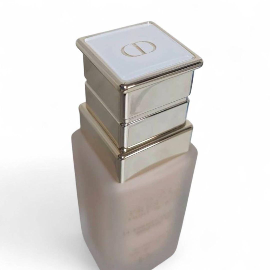 ほぼ未使用 Dior ホワイト ル プロテクターUVミネラルBB 00 30ml