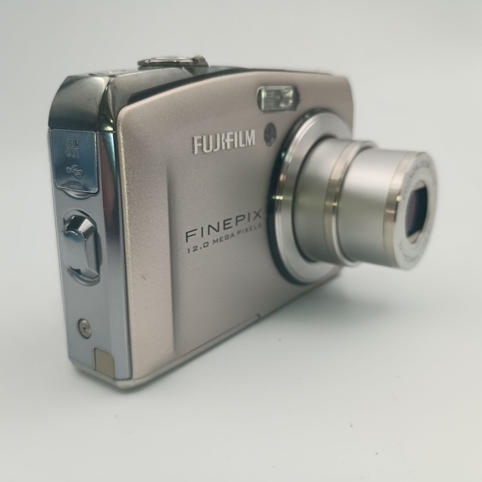 FUJIFILM FINEPIX F50 fd COMPACT DIGITAL CAMERA SILVER FUJIFILM FINEPIX F50 fd COMPACT DIGITAL CAMERA SILVER