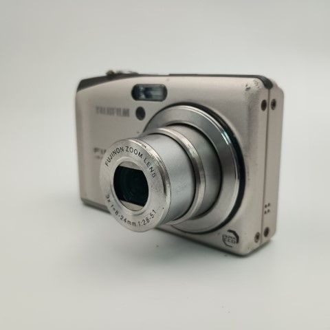 コンパクトデジタルカメラ