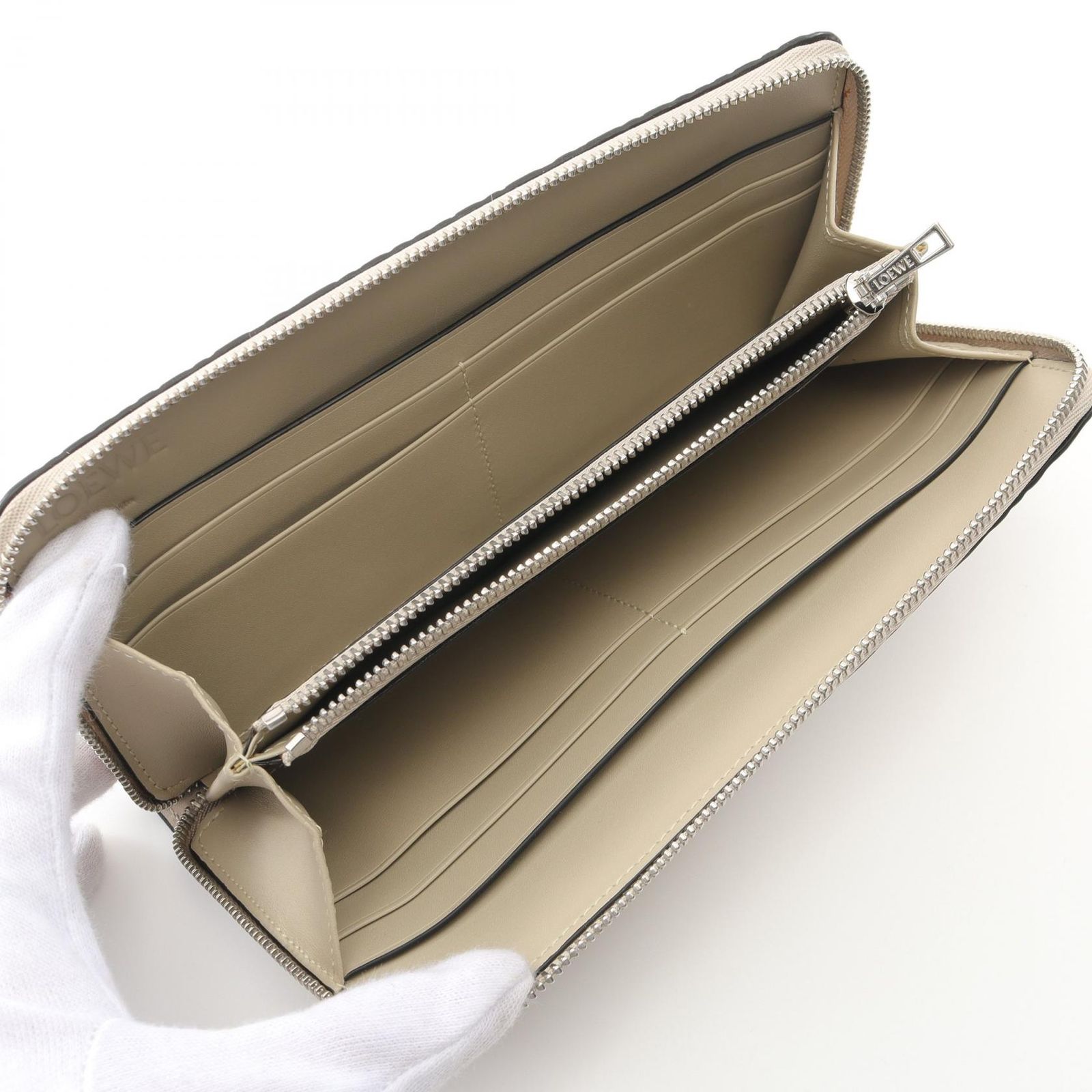 LOEWE ラウンド長財布