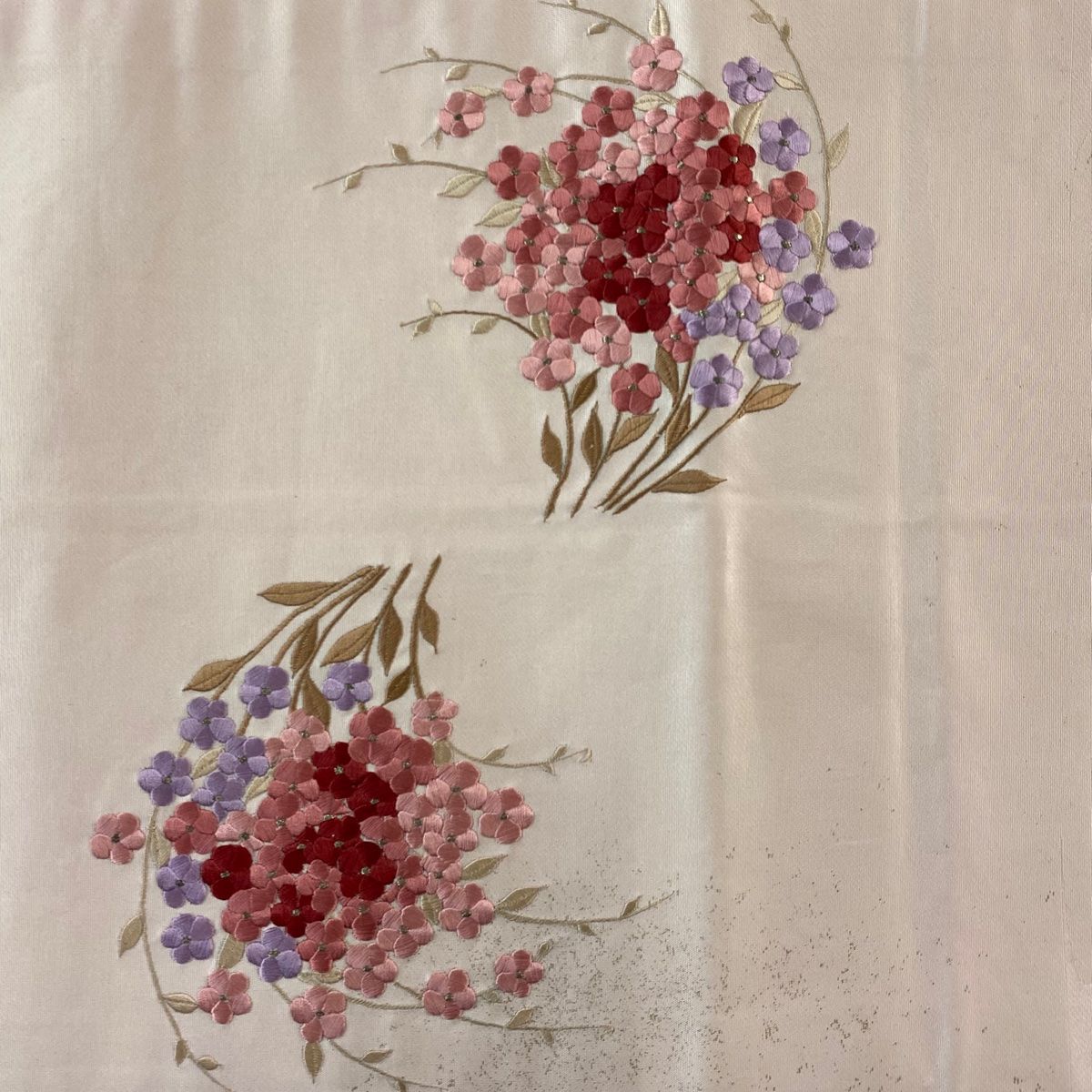 花柄刺繍 袋帯 淡いピンクと まるまる薄いピンク 花柄刺繍 袋帯 銀通し