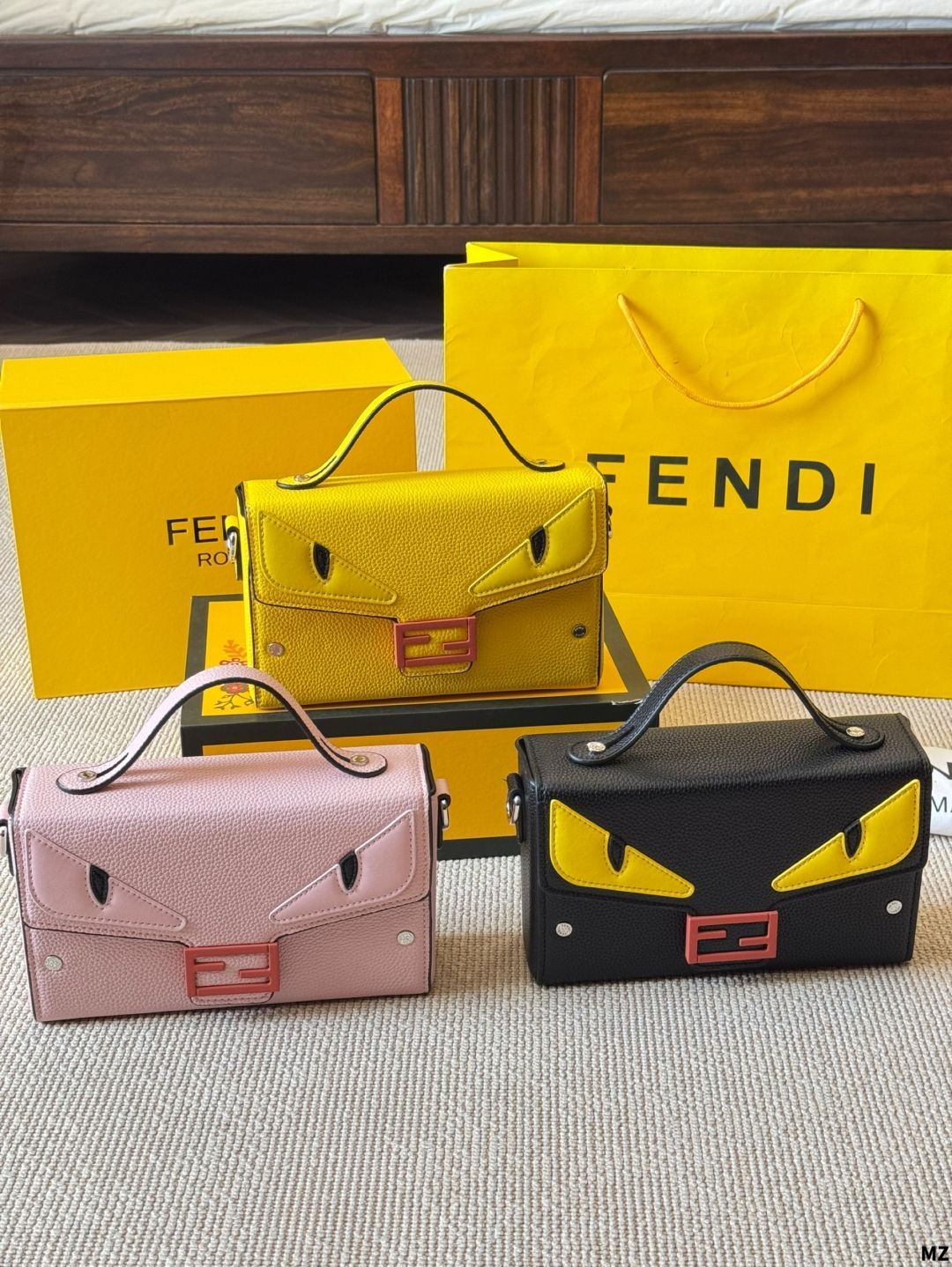 今日 Fendi Fendi Eyes Monster Square Bag - フェンディ フェンディアイズ モンスター スクエアバッグ～カジュアルな四角デザイン × 春ワーム 老花 容量豊富で使い勝手抜群～