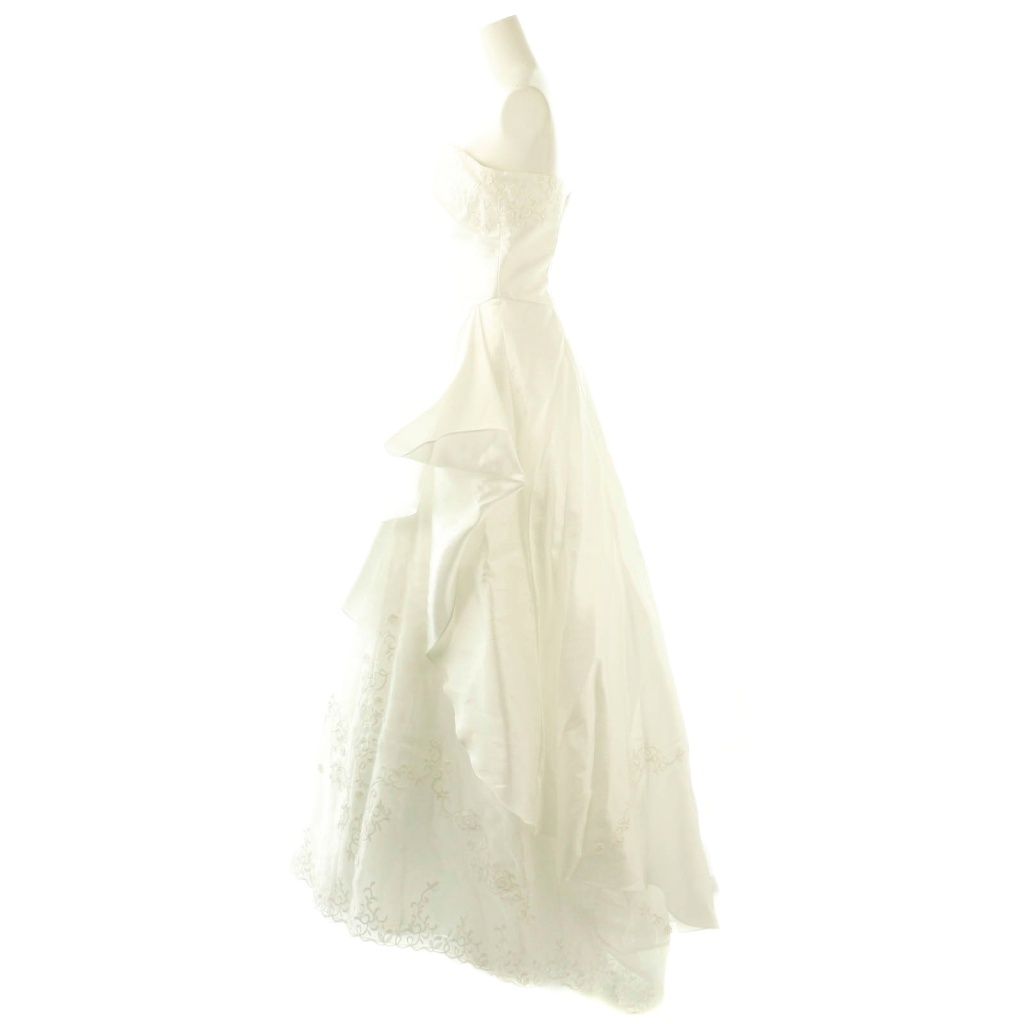 アイボリー フリル付きウェディングドレス KURAUDIA クラウディア ウェディングドレス プリンセスライン 刺繍 サテン