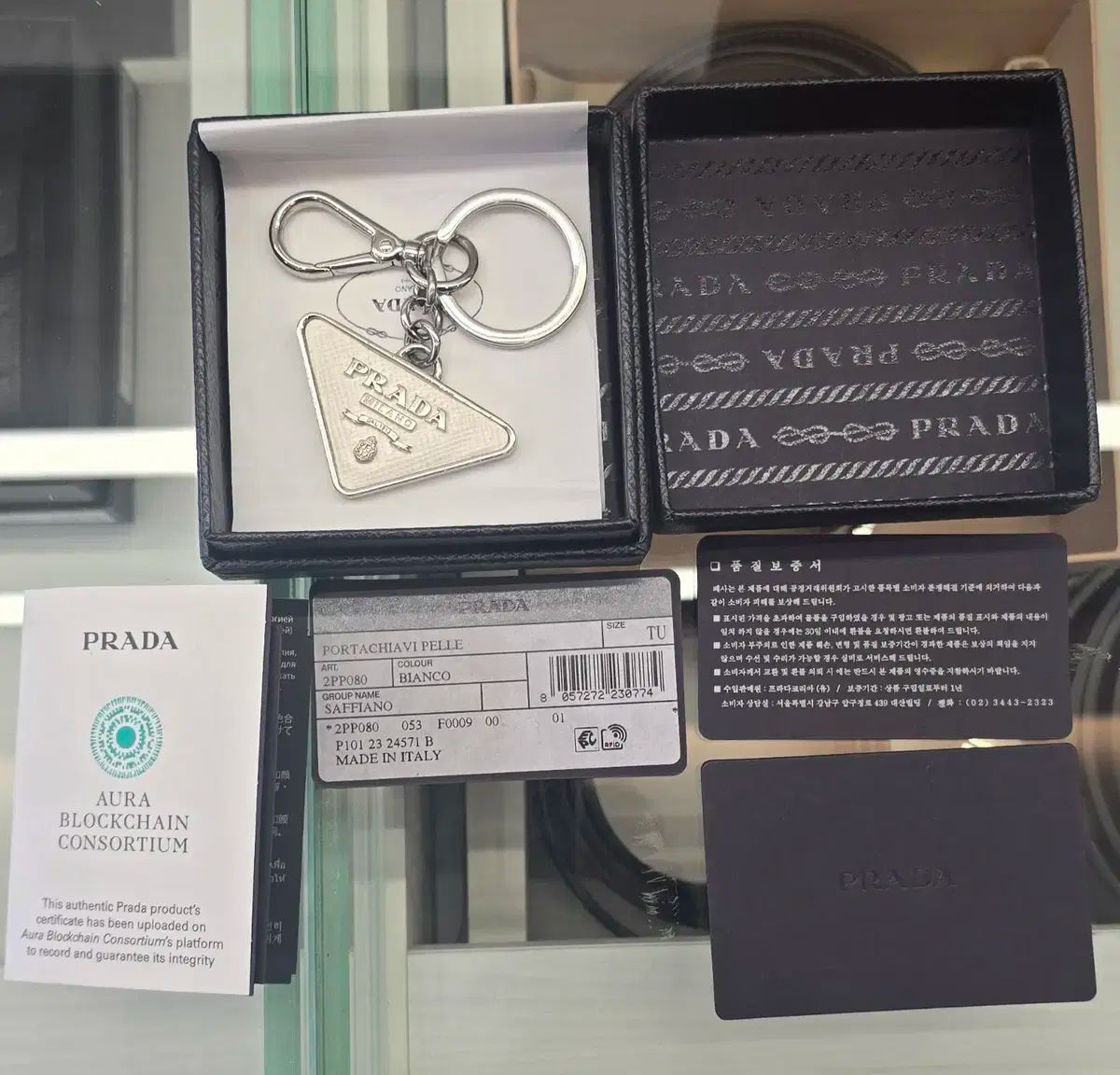 【正規品】PRADA サフィアーノ トライアングル ロゴ キーリング Amazon | [Prada] [プラダ] メンズ キーホルダー キーリング