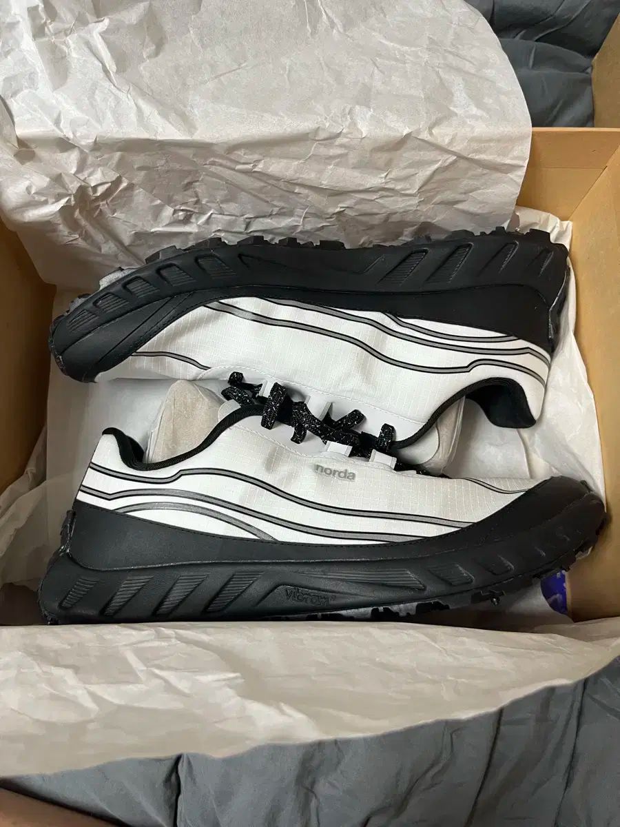 285 ノルダ 002 アルパイン 白