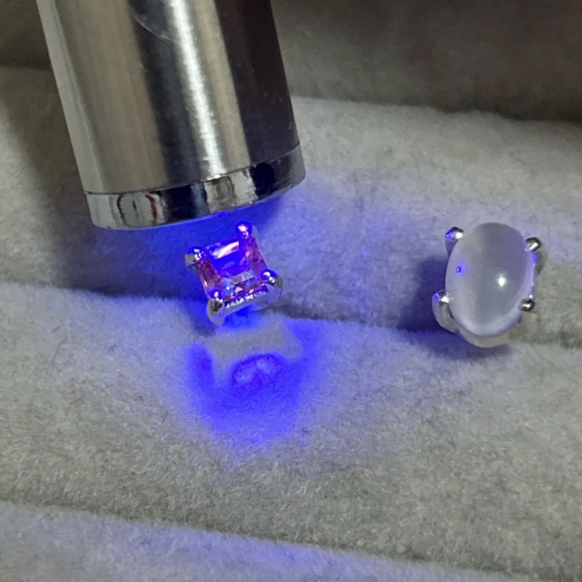 UV蛍光レアストーンの ドラゴンガーネットとムーンストーンのオープン