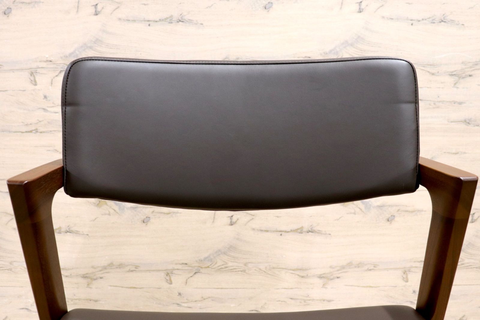 カッコ 可愛い GMIS266A○Fuji furniture | 冨士ファニチア Koti D03780 ワイドアームレスチェア ダイニングチェア ウォルナット 展示品 定価約13万 お洒落女子は必見！