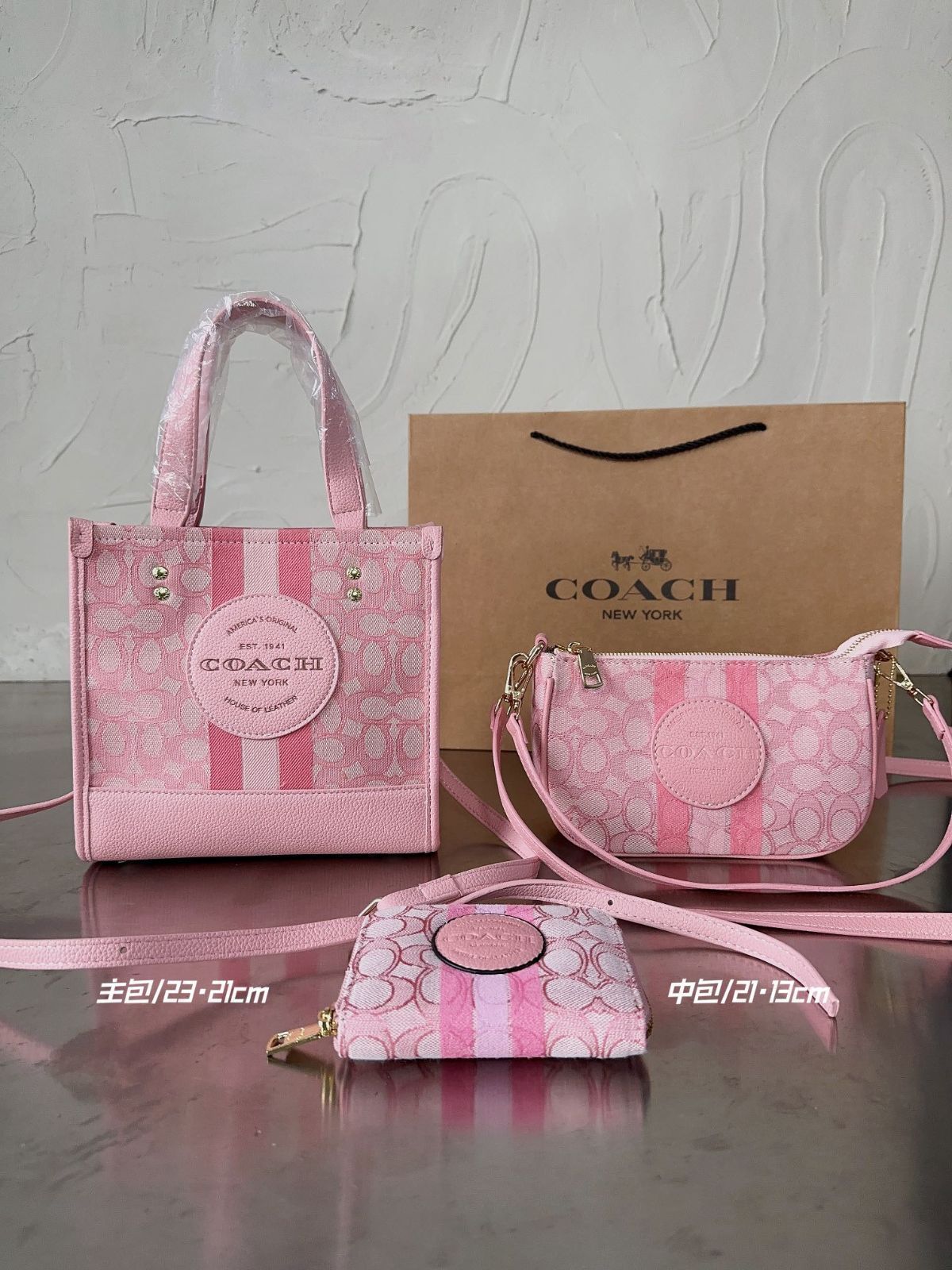 限定色。　スローチダブルハンドバッグ　ピンク　限定　最終お値下げ CHARLES & KEITH」人気ボストンバッグが圧倒的に高見え