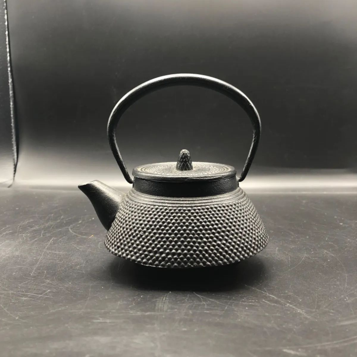 未使用品　南部釜師造１２型アラレ　鉄瓶　南部鉄瓶　南部鉄器　鉄瓶 未使用品 南部釜師造12型アラレ 鉄瓶 南部鉄瓶 南部鉄器 鉄瓶