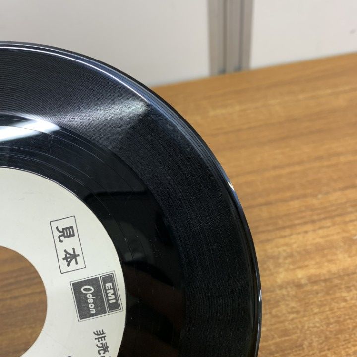 超希少！見本盤 非売品 ビートルズ EPレコード 白ラベル 日本盤 Yahoo!オークション -「ビートルズ見本盤」の落札相場・落札価格