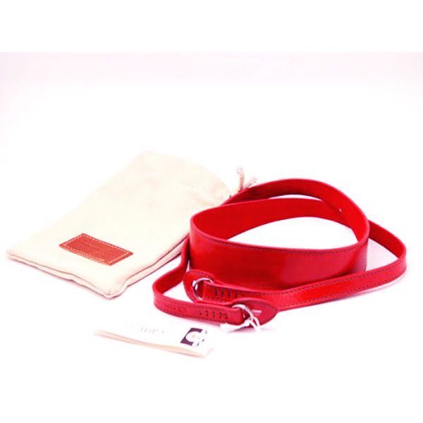 平らな鉄脚、丸い木の背もたれをもつ古い椅子 アンティーク