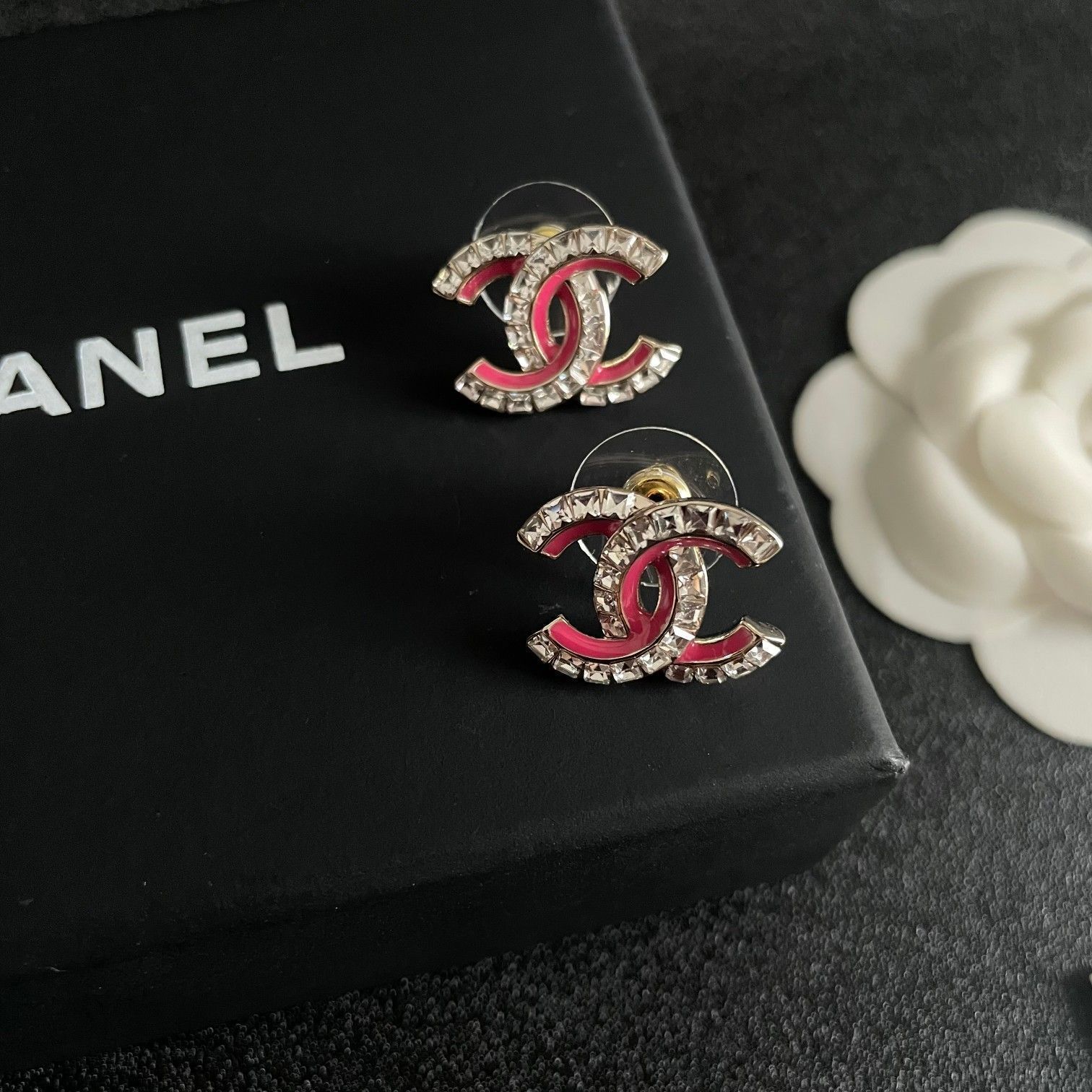 ピアス エレガントなデザイン