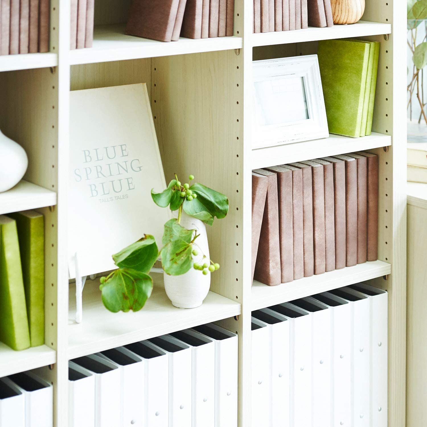 無垢材をイメージさせる厚さ3.6cmの天板