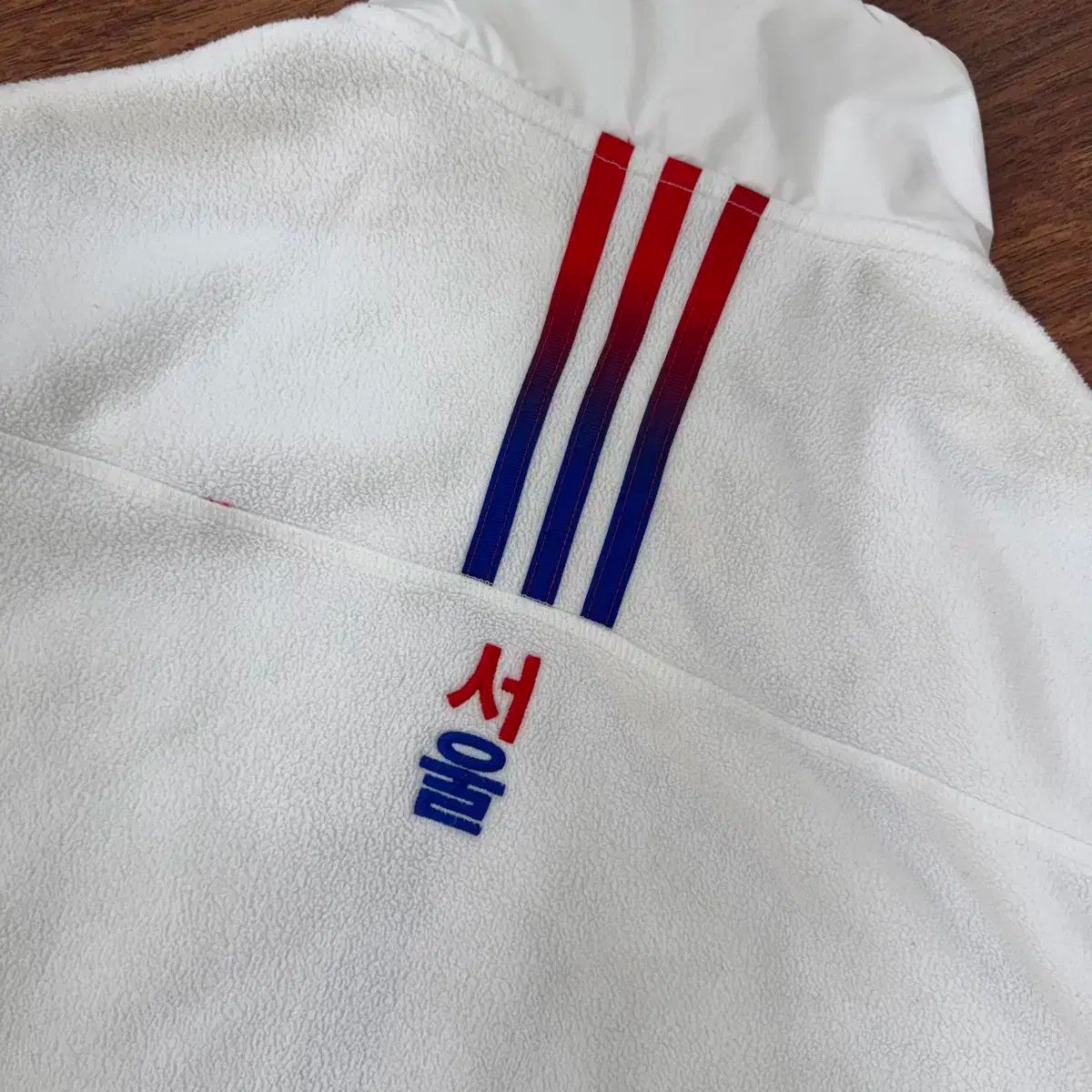 L adidas