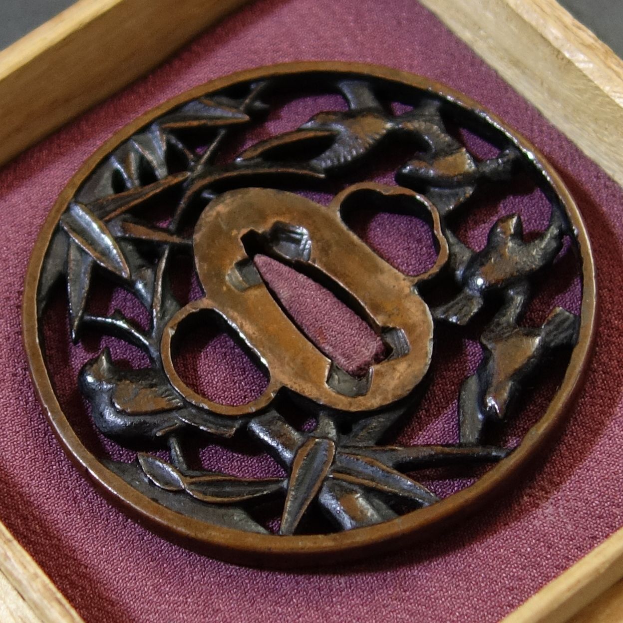 鐔鍔つば　縁起の良い図柄　打ち出の小槌　米俵　七福神　大黒天　鉄地　江戸時代 鐔鍔つば 縁起の良い図柄 打ち出の小槌 米俵 七福神 大黒天 鉄