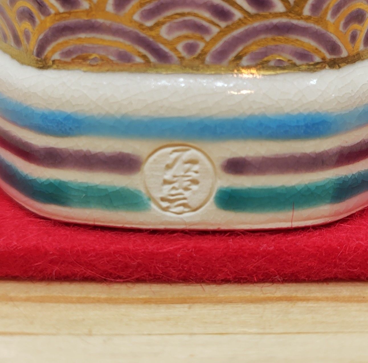 送料込【逢絢亭・新品】茶道具 蓋置 京焼 六角 青海波の絵 手塚石雲 共箱入り 送料込【逢絢亭・新品】茶道具 蓋置 京焼 六角 青海波の絵