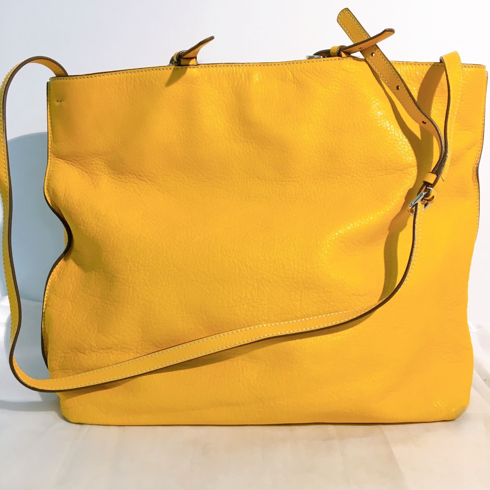 TOD'S トッズ ロゴマーク入りレザービッグサイズトートバッグ TOD'S トッズ ロゴマーク入りレザービッグサイズトートバッグ