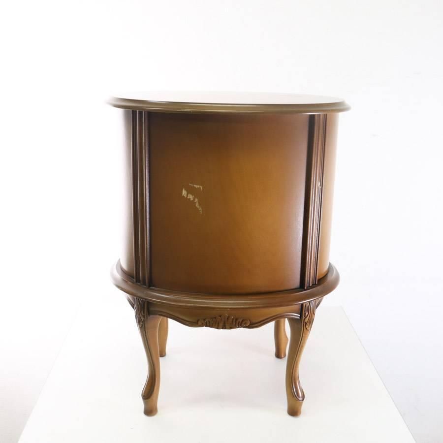 サイドテーブル