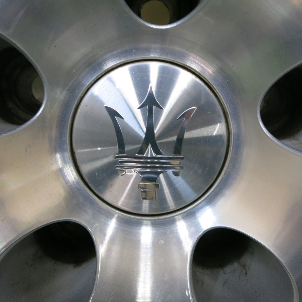 マセラティ純正ホイール 8.5J 20インチ +52 5H PCD114.3 1本のみ[WH337] 中古 ホイール マセラティ 1本セット 20インチ 8.5J×20+52 PCD 114.3