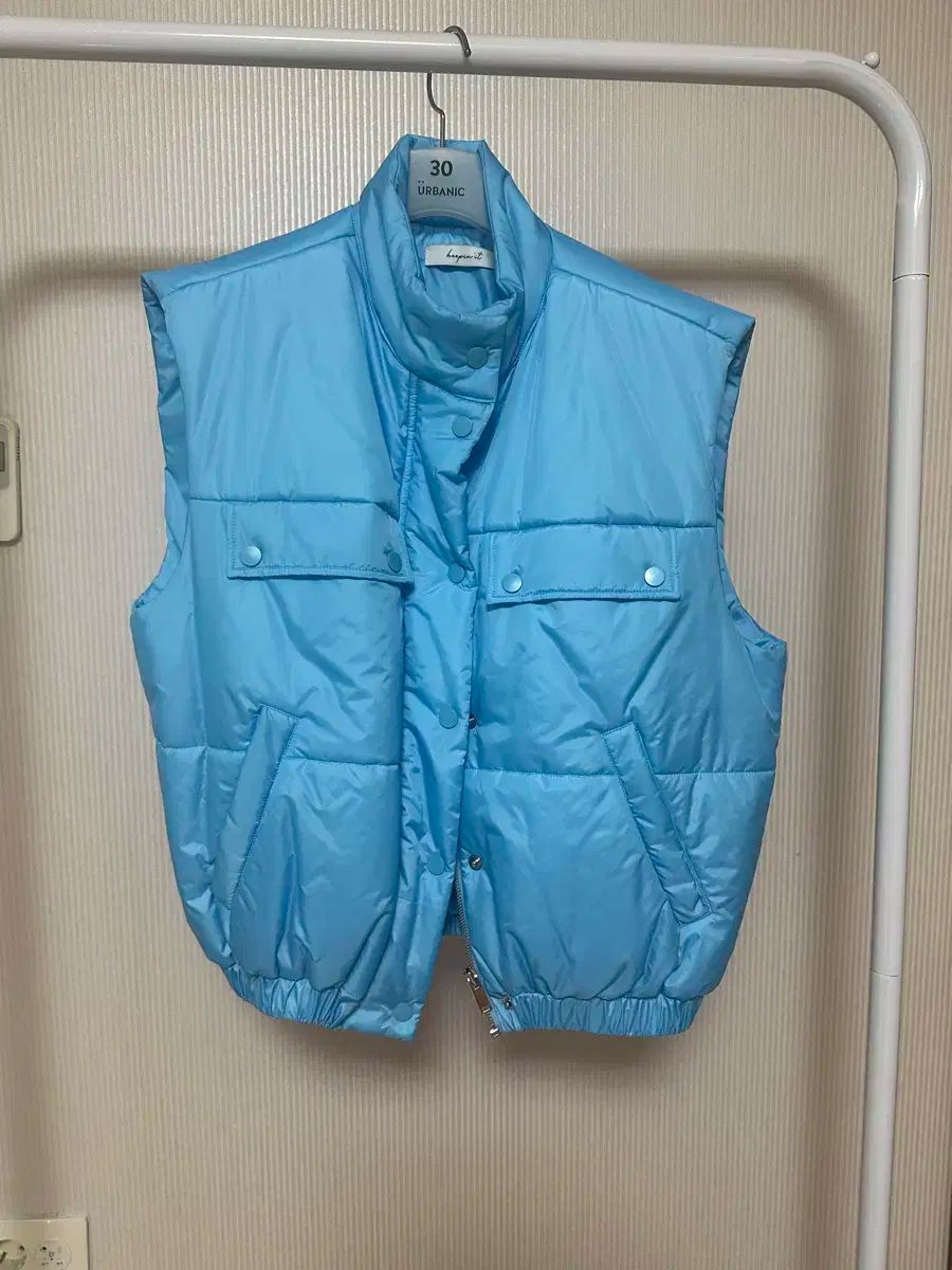 アプリーケ キーピンイット ダウンベスト