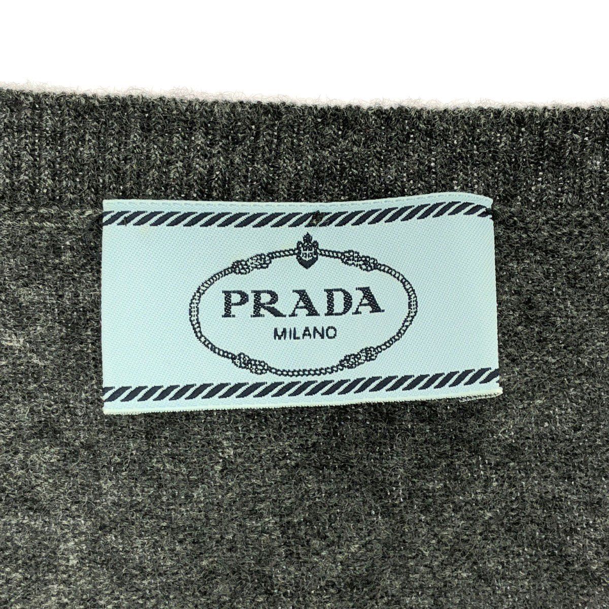 PRADA - PRADA プラダ 14AW Vネックラインニットベスト 23687 1H8Q グレー 36 PRADA プラダ 14AW Vネックラインニットベスト 23687 1H8Q グレー 36
