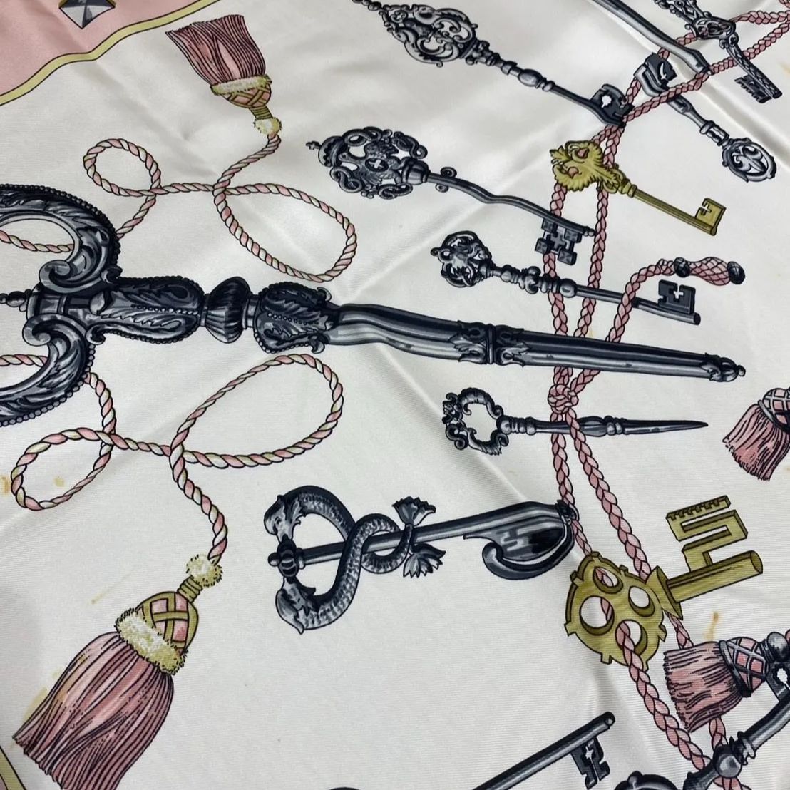 新品未使用　HERMÈS エルメス　LES CLES カレ90 スカーフ HERMES(エルメス) Carres 90 ”LES CLES THE KEYS RARE” カレ 90