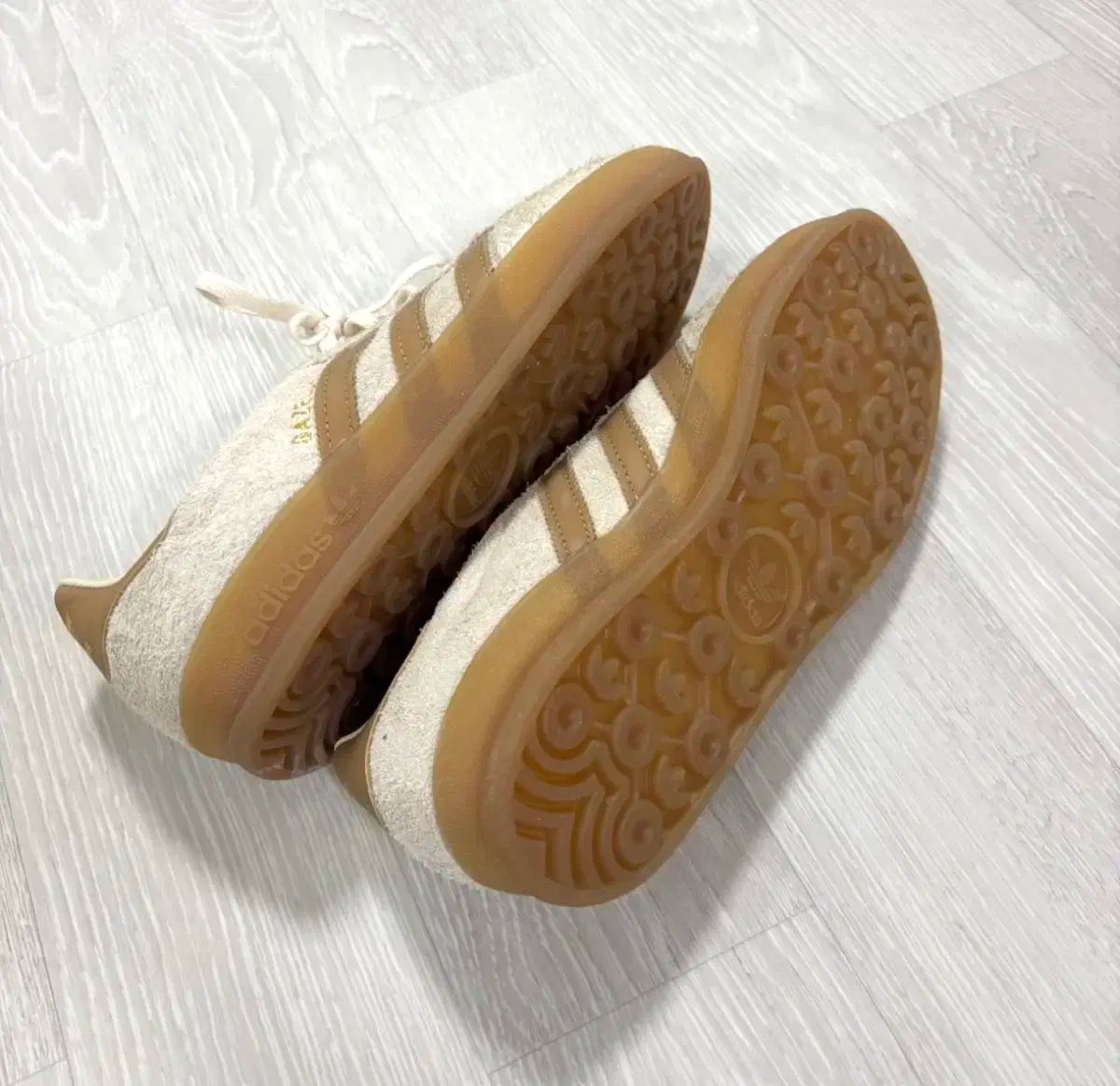 人気新作ガゼル インドア ワンダー 白 メサ 225 ダイヤル式 ゴルフ