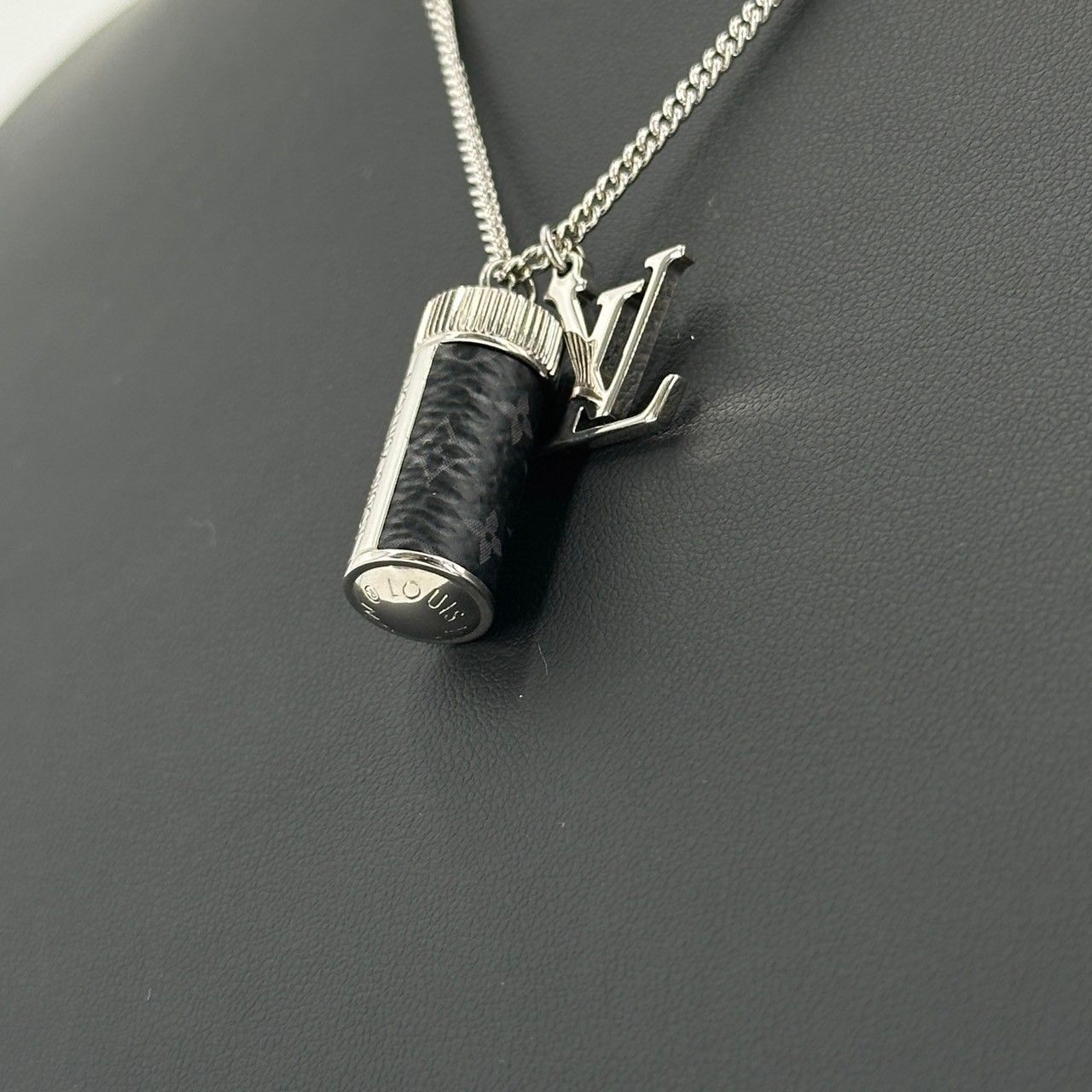 ♪ Louis Vuitton ルイヴィトン M63641 モノグラム エクリプス コリエ