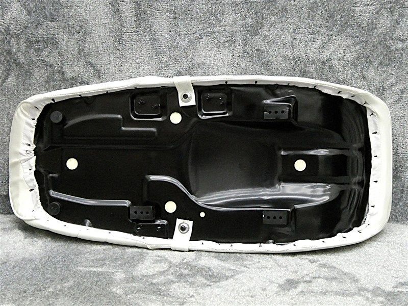 GS400 白皮 新アンコ タックロールシート|あんこ抜き ローダウンシート ホワイトGS400E鉄板 段シート へっぽこ社長 外装 ボタン