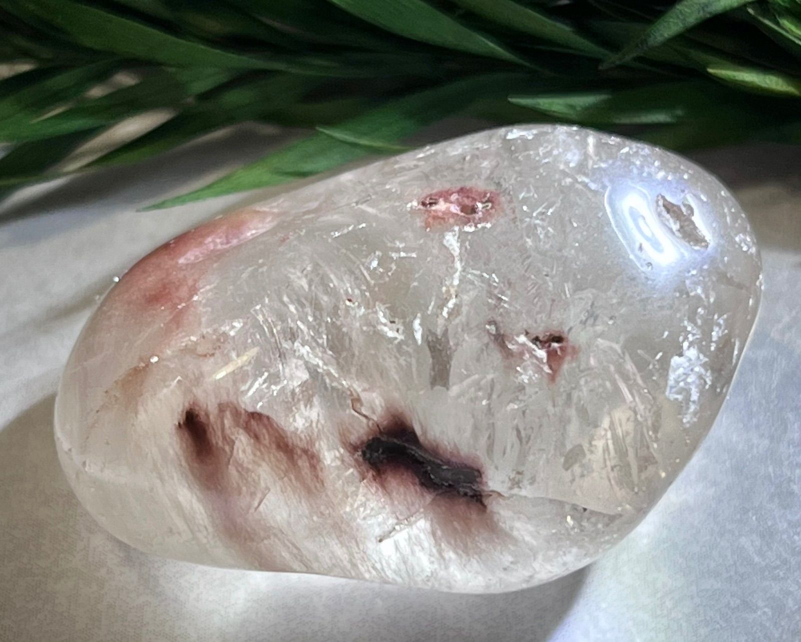 ラビットヘアー✨虹入り　アンフィボール　ルチル　タンブル ラビットヘアー 虹入り アンフィボール ルチル タンブル 原石 握り石