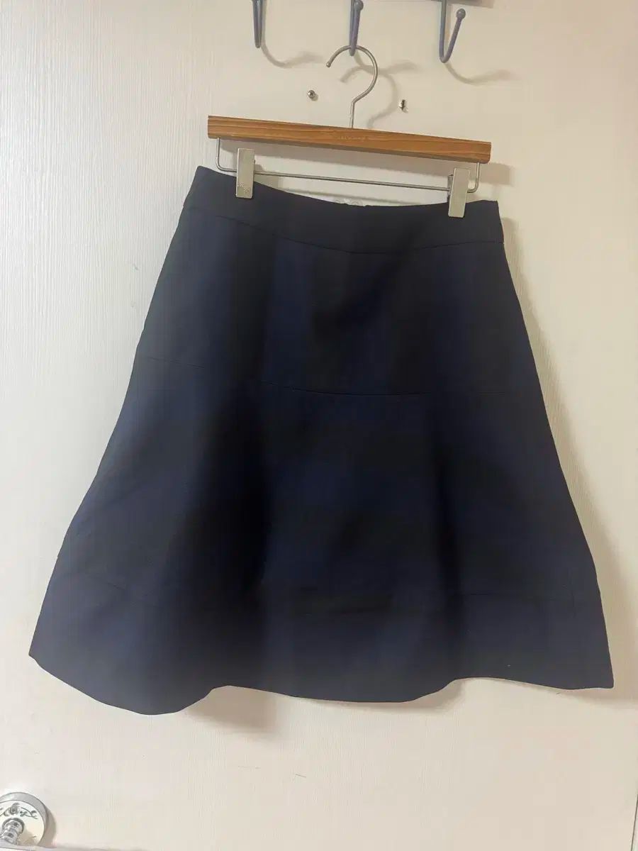 36 ラッキーシュエトゥ ネイビー Aライン スカート