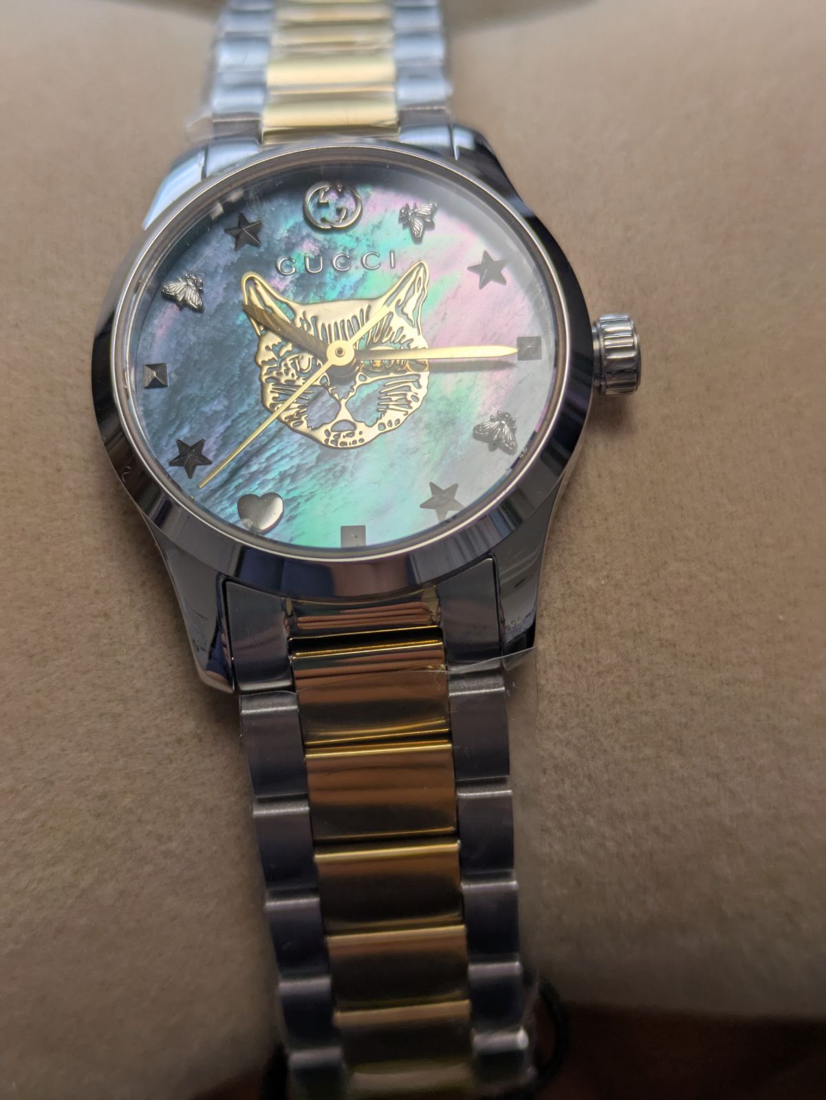 新品未使用　GUCCI　27ミリ　腕時計　猫　ゴールド　YA1265011 新品未使用 GUCCI グッチ GTimeless 27ミリ 腕時計 猫 金