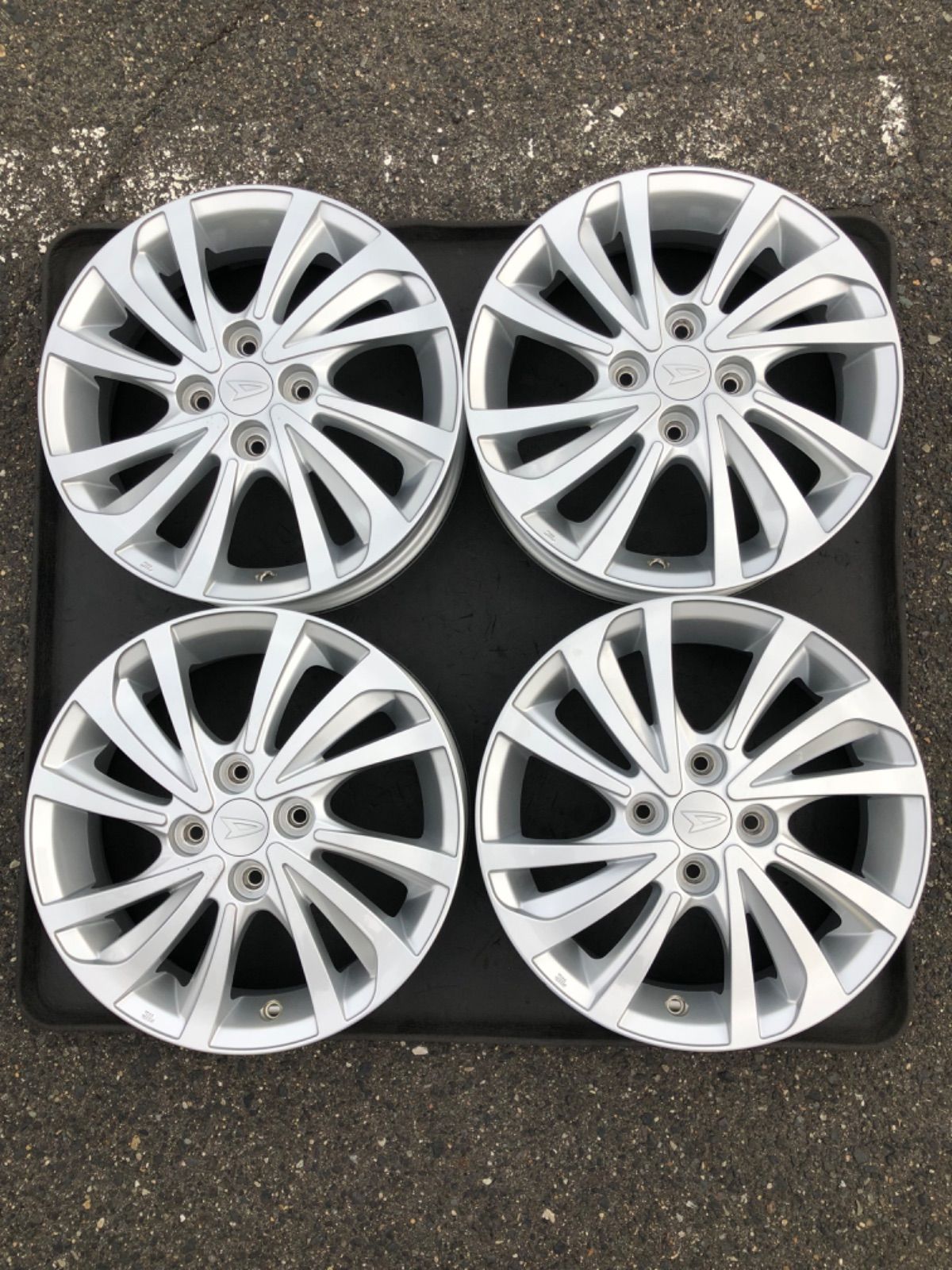 ダイハツ タフト 純正アルミホイール 15インチ キャスト ムーヴ タント ウェイク