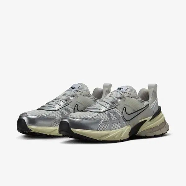NIKEランニングシューズ NIKE(ナイキ) V2K ラン ランニングシューズ ユニセックス HJ4497